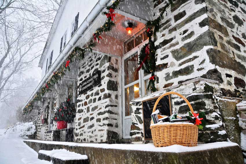 snowygiftbasketweb snowygiftbasketweb